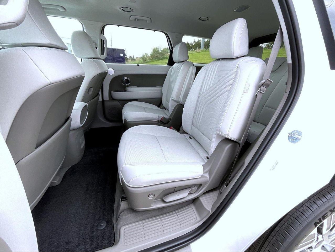 New 2026 White Hyundai SEL Premium image 22