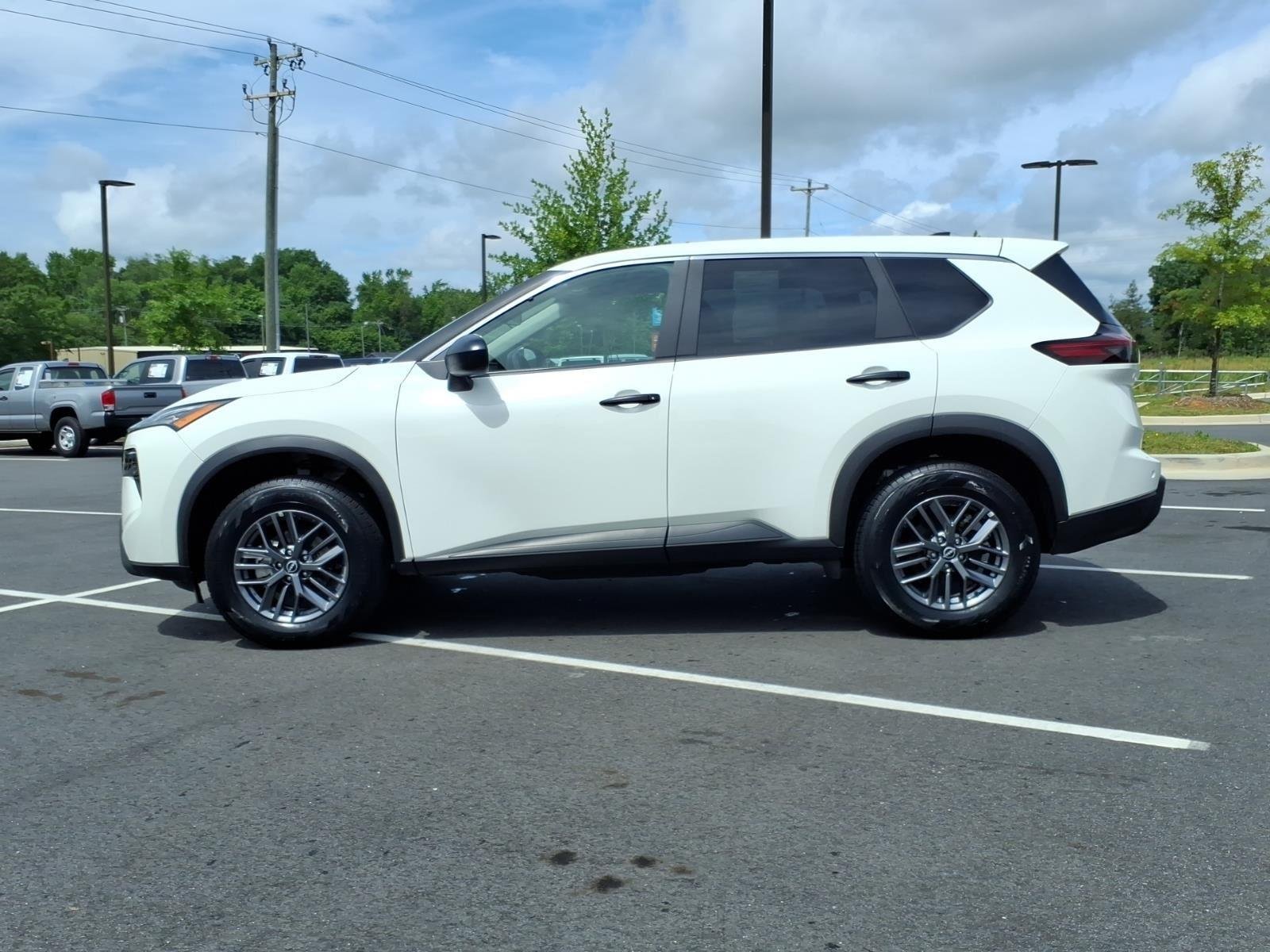Used 2025 Glacier White Nissan S image 3
