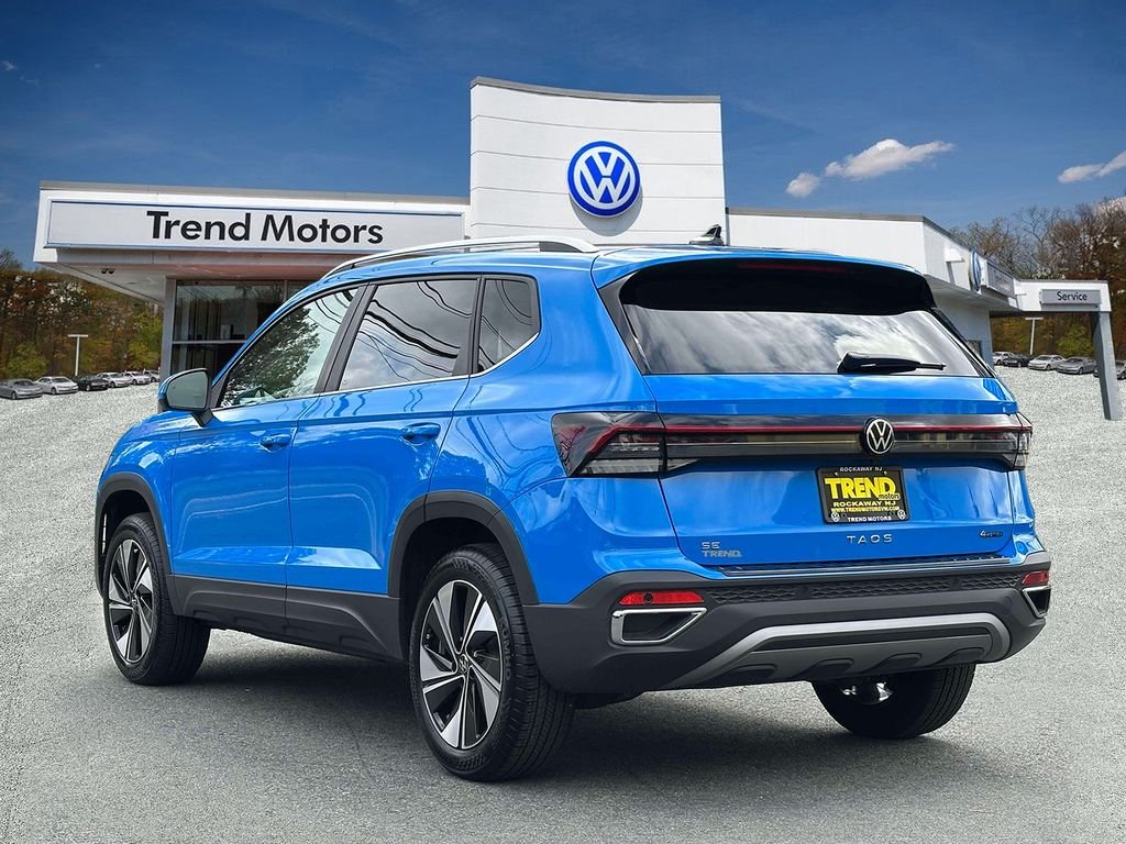 Certified Used 2025 Blue Volkswagen 1.5T SE image 4
