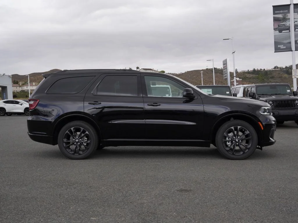 New 2026 Diamond Black Clear-Coat Exterior Paint Dodge GT image 2