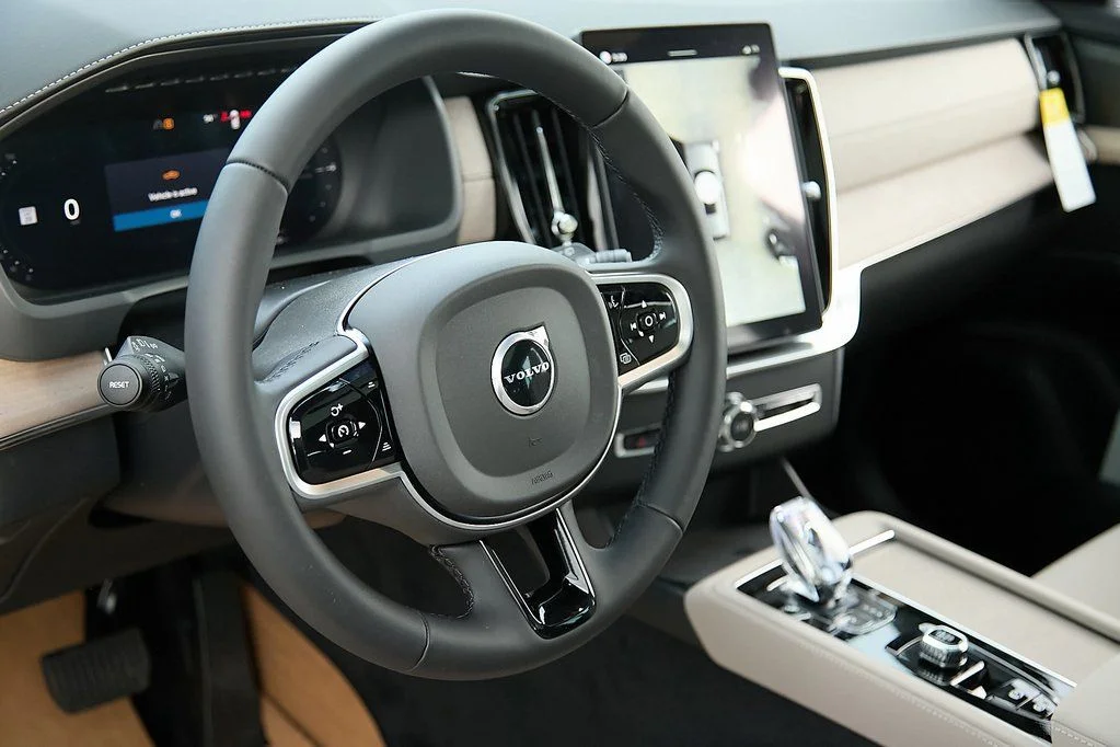 2026 Volvo XC90 Plus - Photo 13