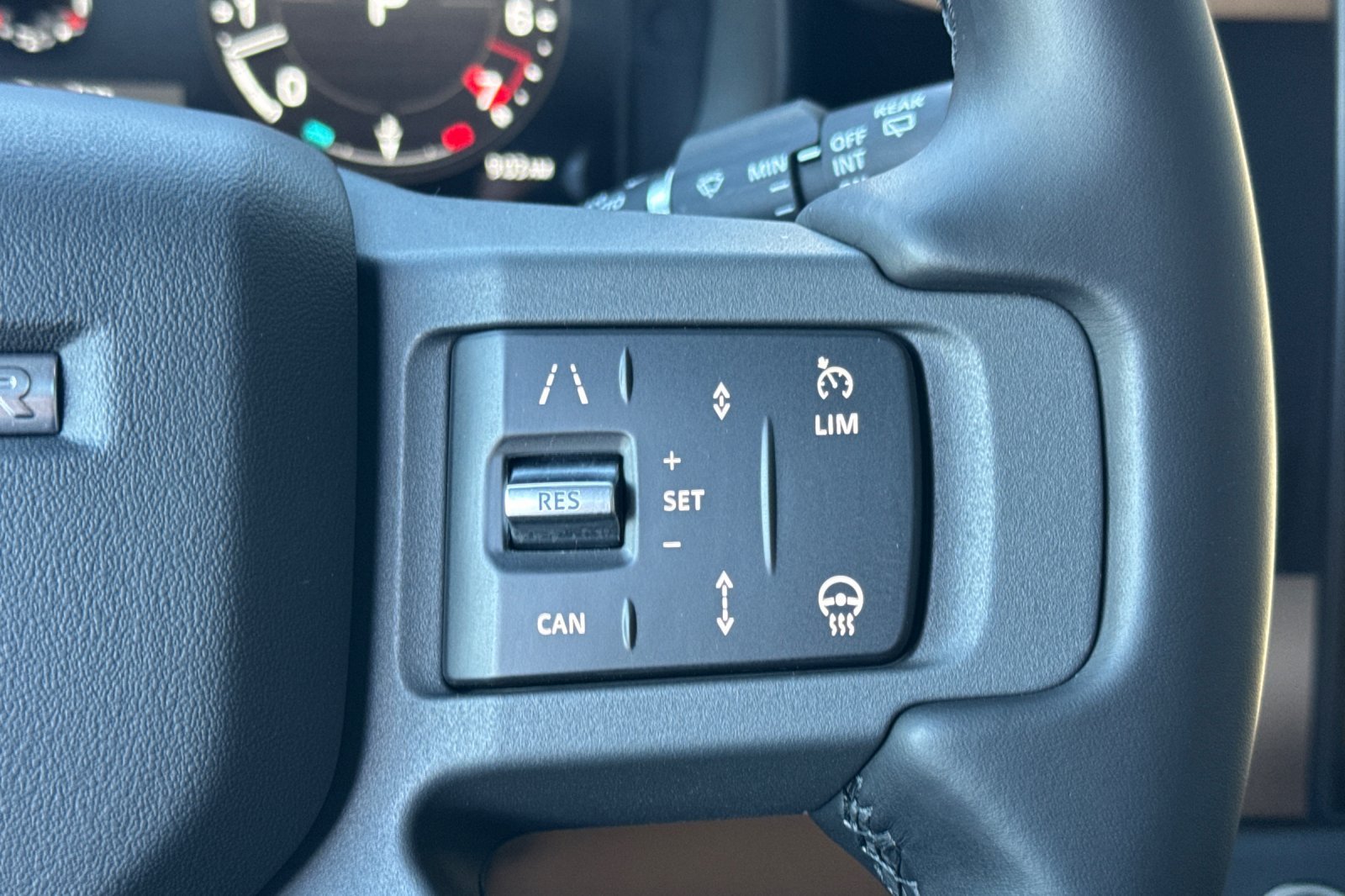 Certified Used 2026 White Land Rover X-Dynamic SE image 28
