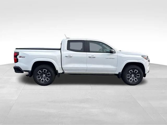 Used 2025 Summit White Chevrolet Z71 image 7