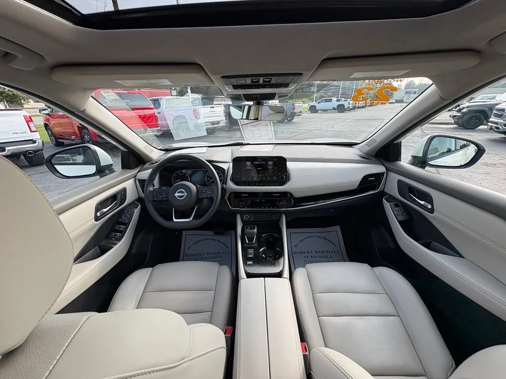 Used 2023  Nissan SL image 20