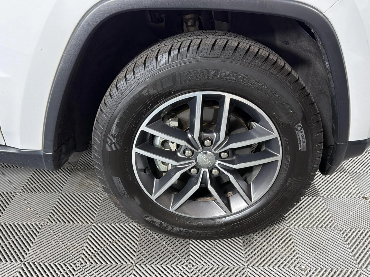 Used 2017 Bright White Clearcoat Jeep Limited image 13