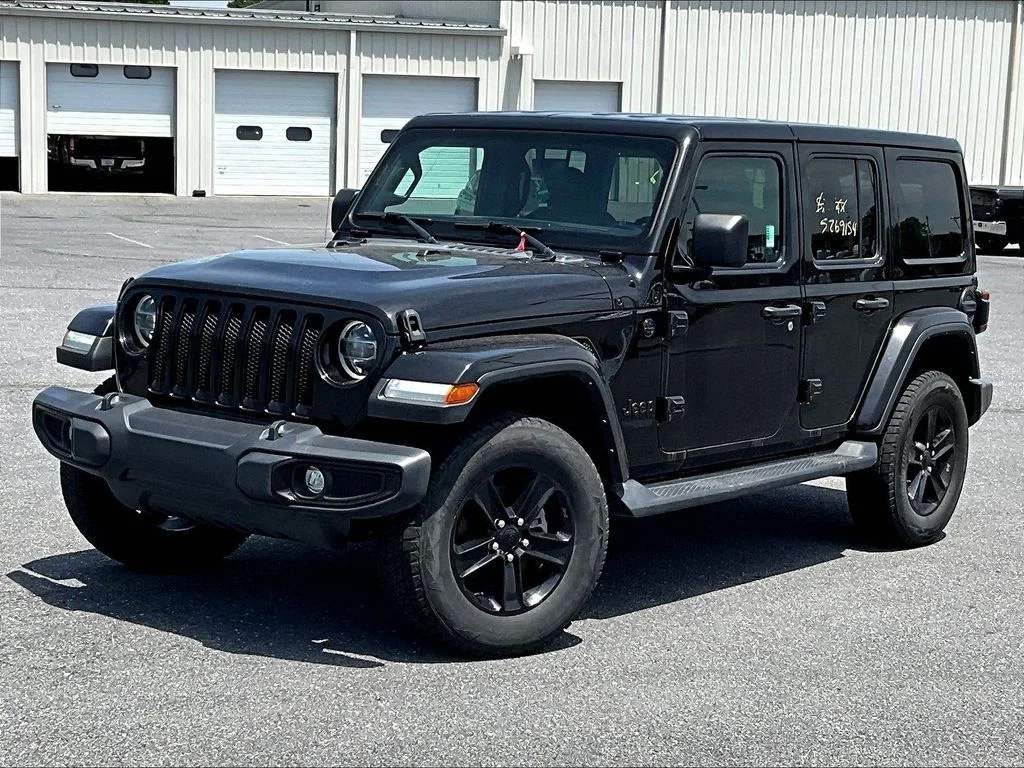 Used 2022 Black Jeep Unlimited Sahara Altitude image 3