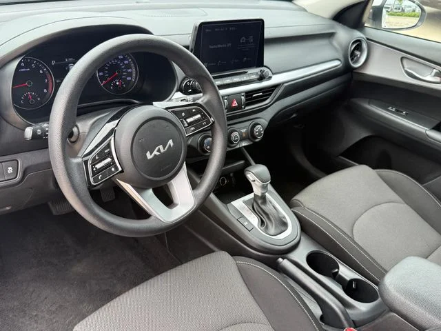 Used 2023 White Kia LXS image 9