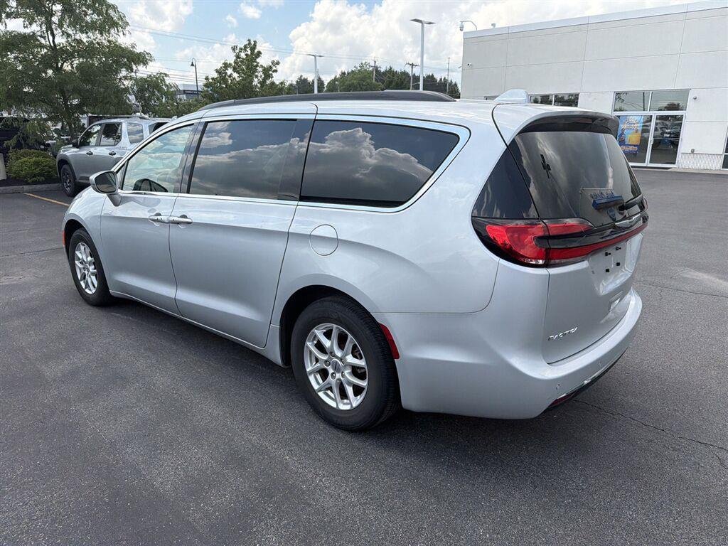 Used 2022 Silver Mist Clearcoat Chrysler Touring L image 3