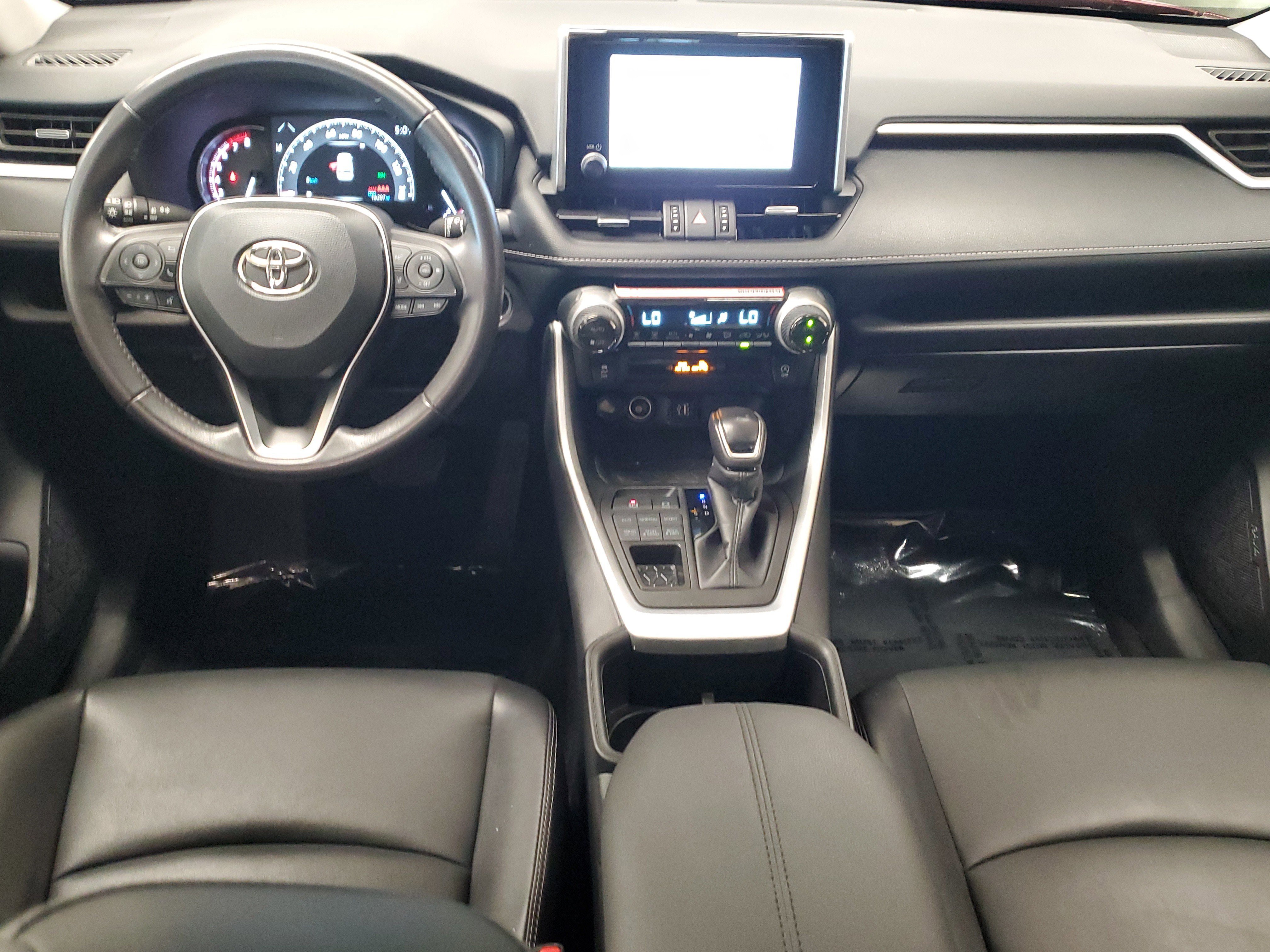 Used 2025 Pearl Toyota XLE Premium image 15