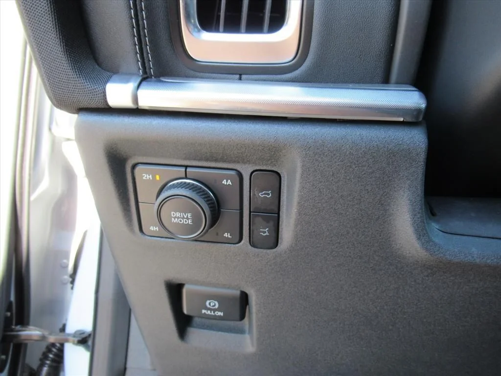 Used 2025 Silver Ford Platinum image 22