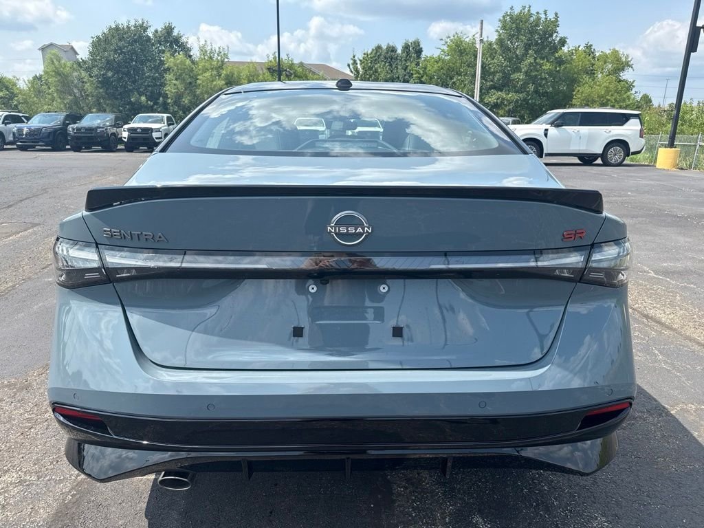 New 2026 Atlantic Gray Metallic / Super Black Two-tone Nissan SR image 4