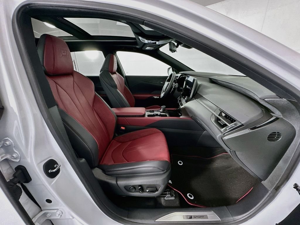 Used 2024 Ultra White Lexus 500h F SPORT Performance image 29