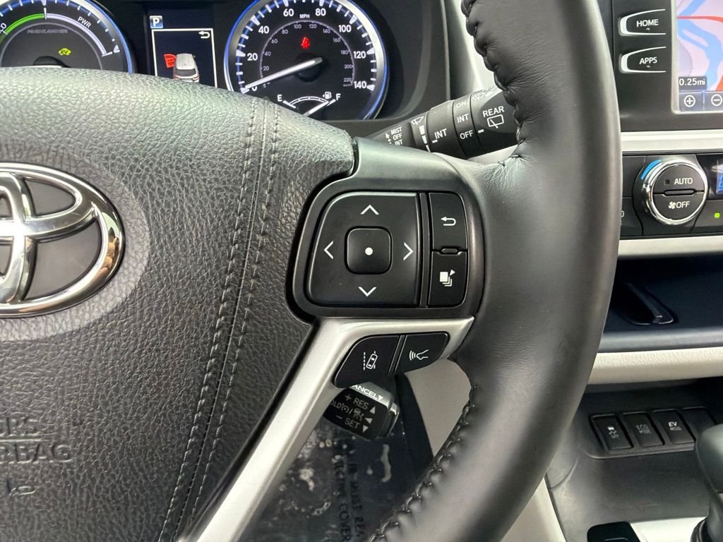 Used 2019 Silver Toyota XLE image 13