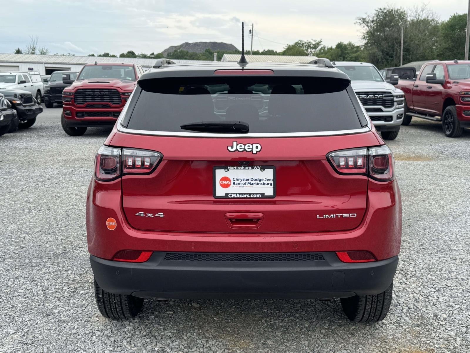 Used 2025 Red Hot Pearlcoat Jeep Limited image 22