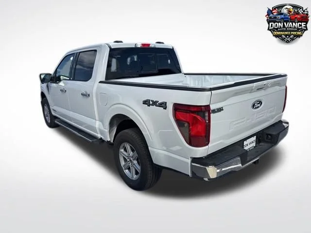 New 2025 Oxford White Ford XLT image 3