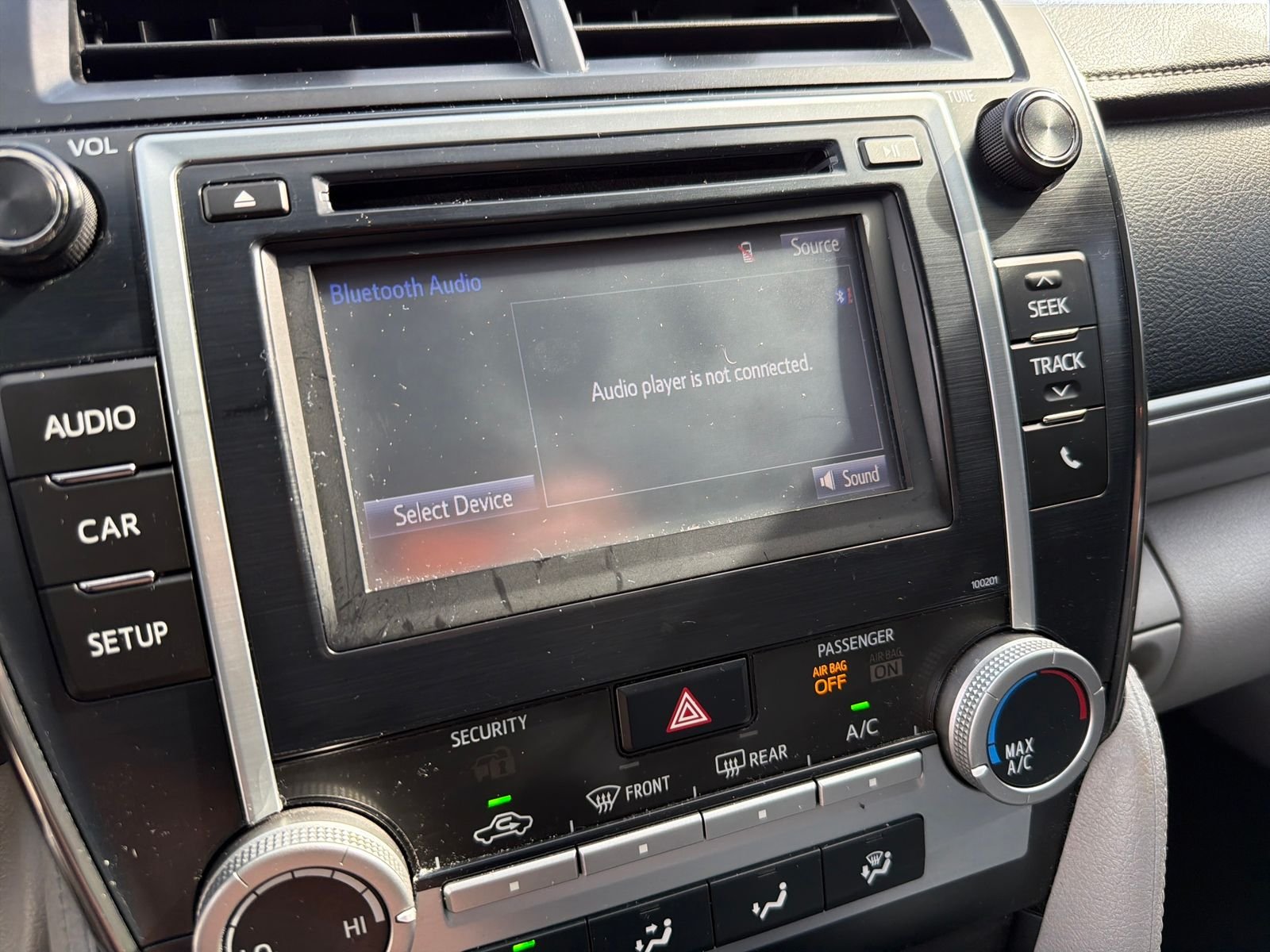 Used 2014 Silver Toyota LE image 20