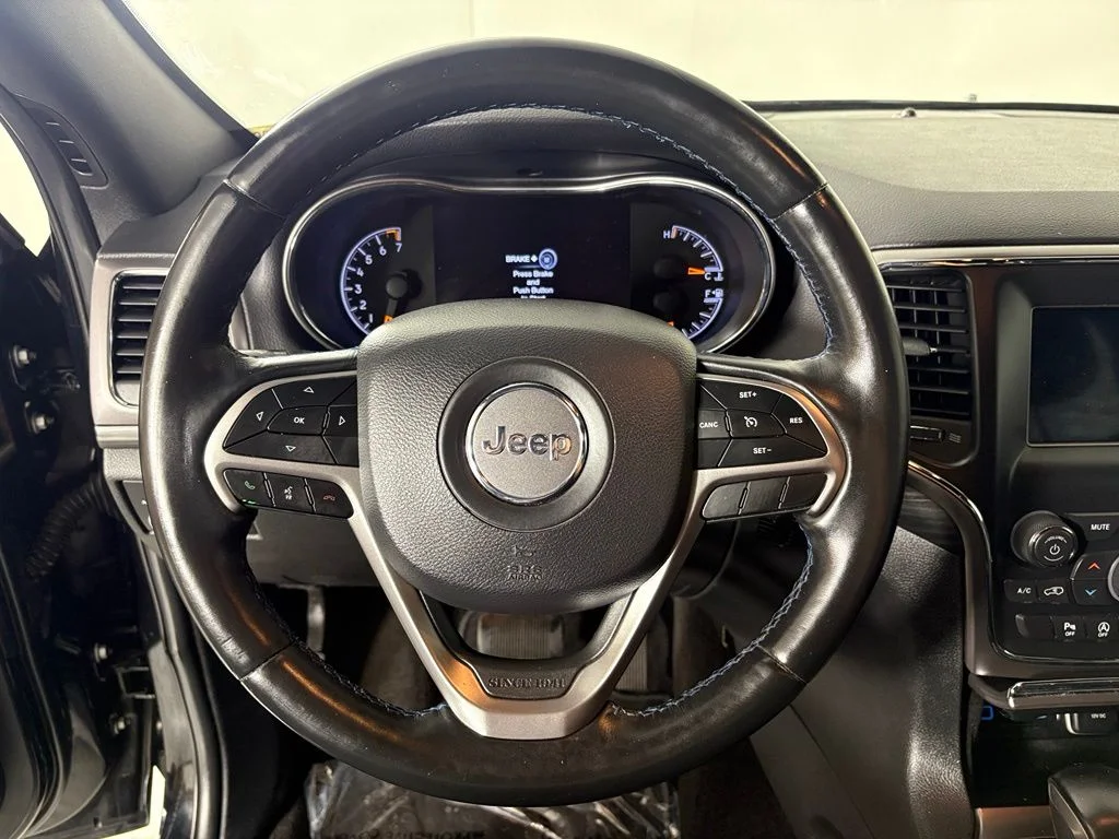 Used 2019 Black Jeep Laredo image 27
