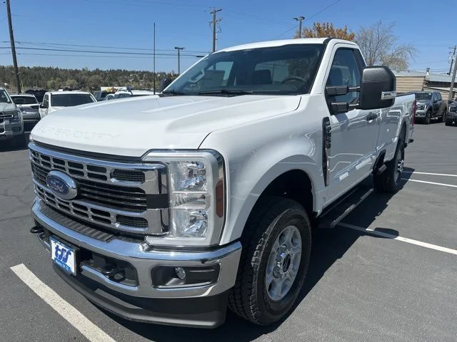 2025 Ford F-350 Super Duty XLT - Photo 11