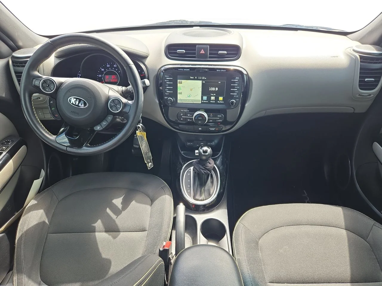 Used 2015 Clear White Kia Plus image 8