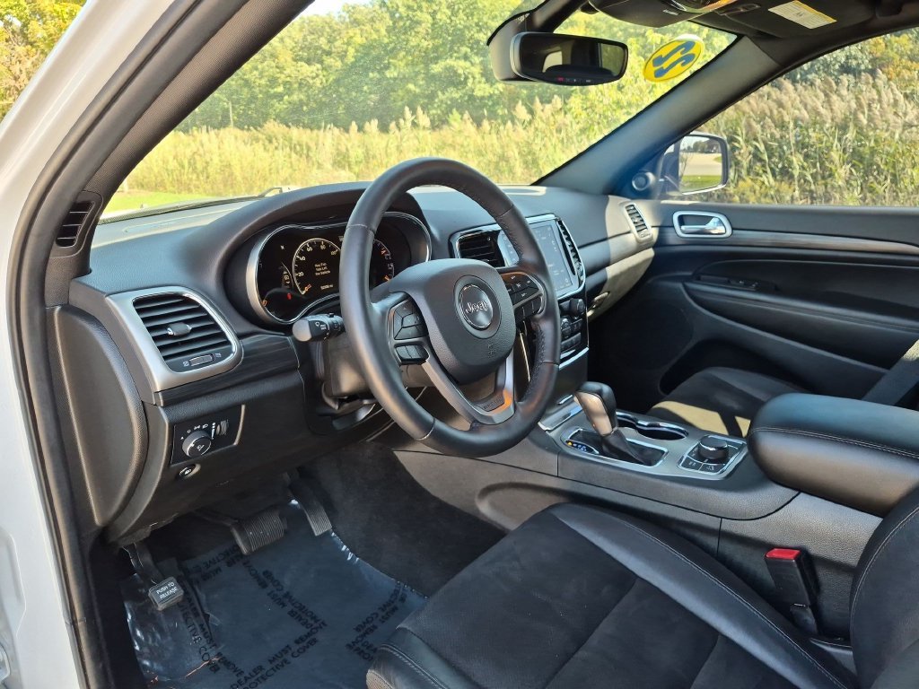 Used 2022 White Jeep Laredo X image 10