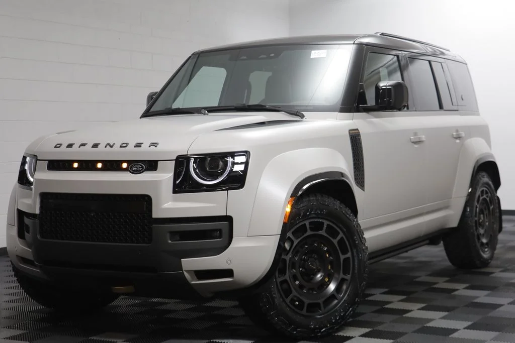 2026 Land Rover Defender 110 OCTA P635's photo