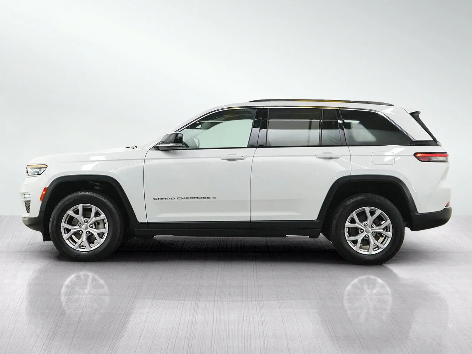 Used 2022 Jeep Grand Cherokee Limited with VIN 1C4RJHBG5N8501309 for sale in Hopkins, Minnesota