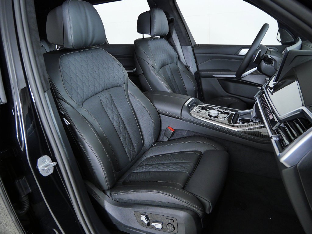 New 2027 Black Sapphire Metallic BMW M60i image 20