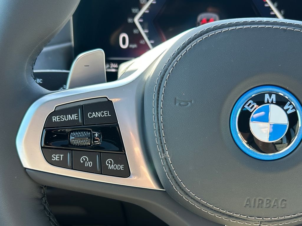 New 2026 Dravit Grey Metallic BMW xDrive50e image 19