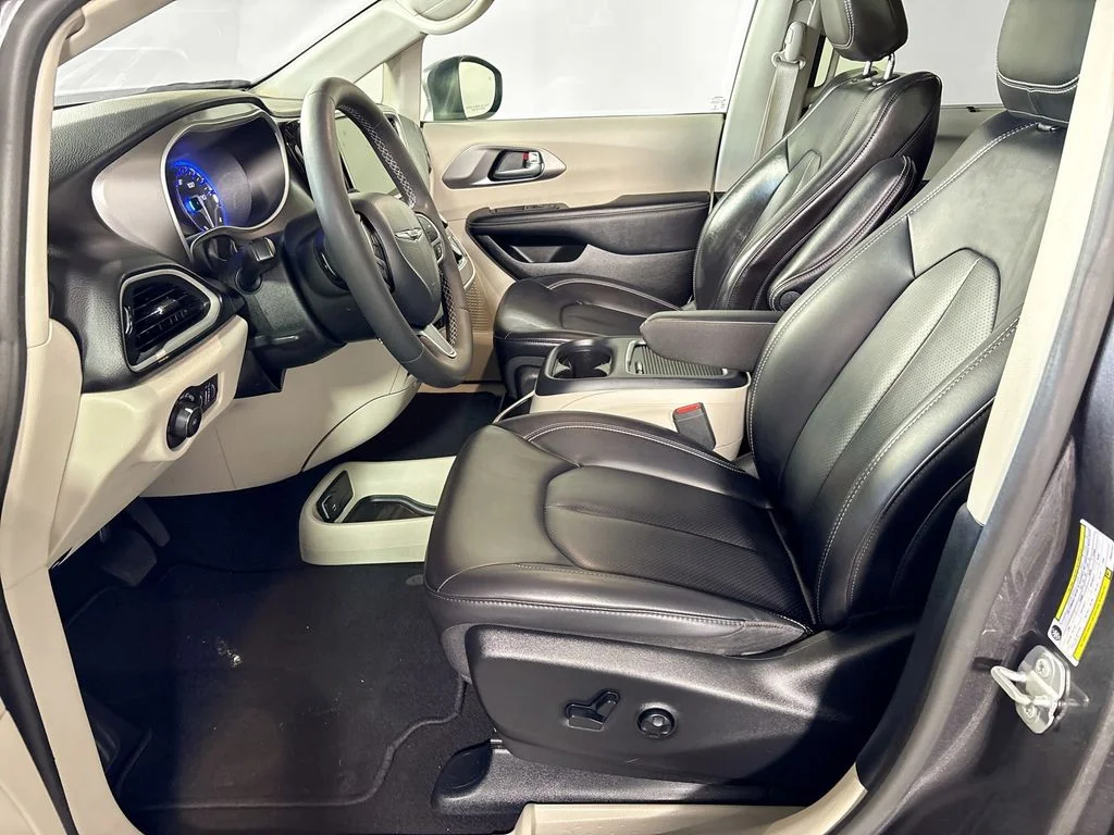 Used 2023 Gray Chrysler Touring L image 11