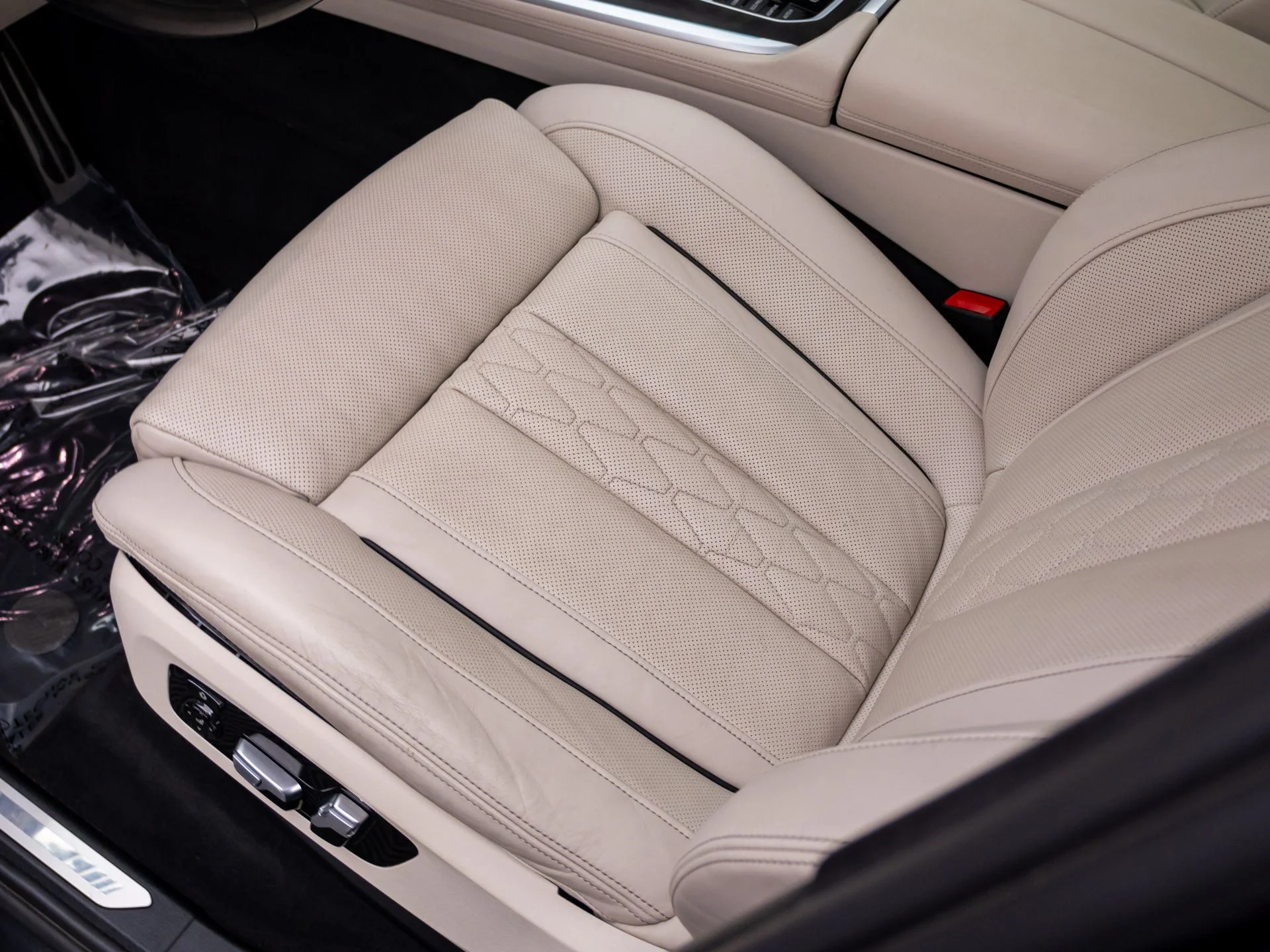 Used 2021 Black BMW xDrive40i image 15