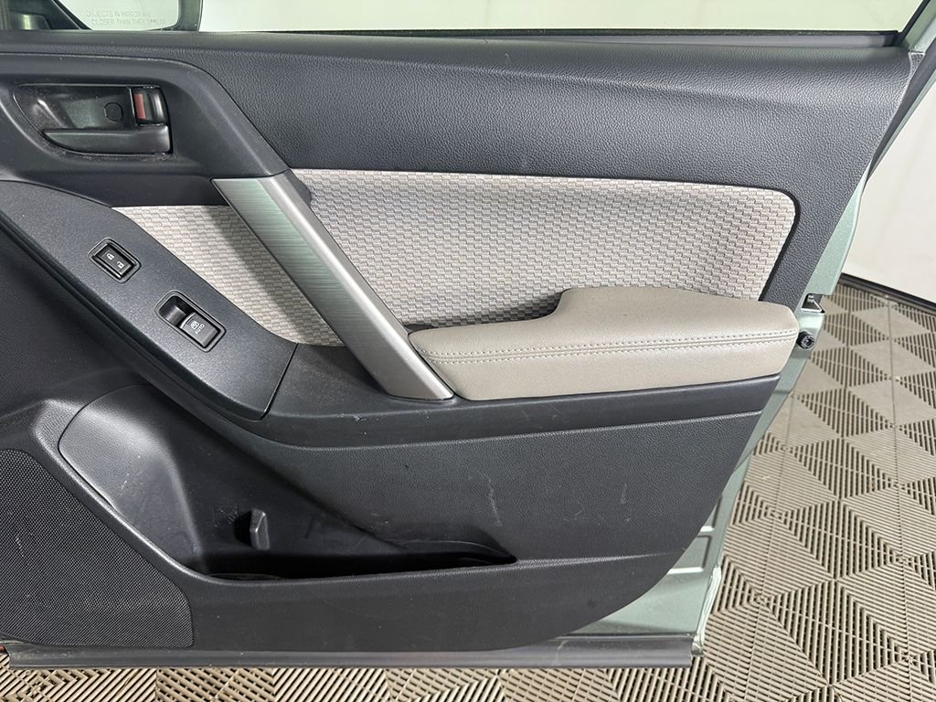 Used 2018 Green Subaru 2.5i Premium image 20