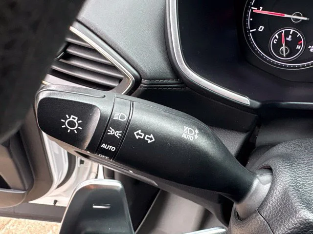 Used 2021 White Hyundai SEL image 19