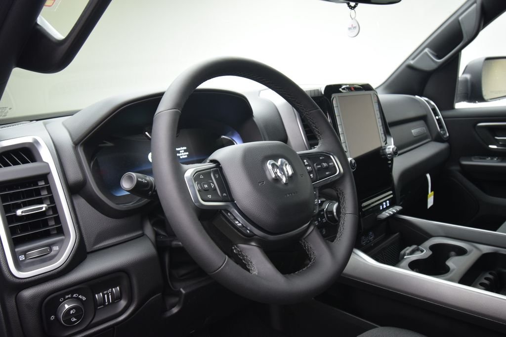 New 2026 Diamond Black Crystal Pearl-Coat Exterior Paint RAM Big Horn/Lone Star image 17