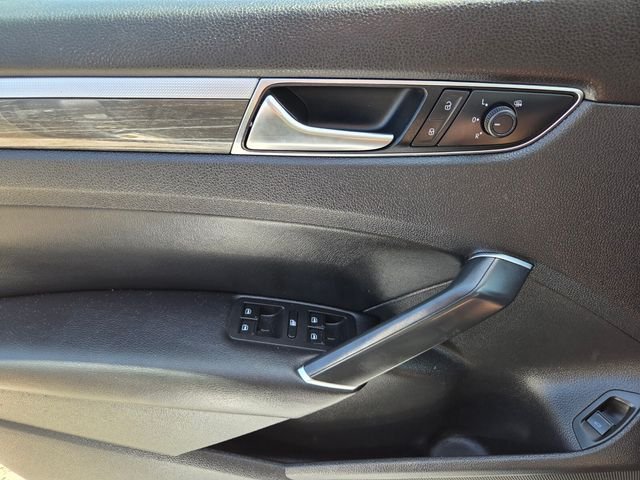 Used 2018 Silver Volkswagen 2.0T SEL Premium image 20