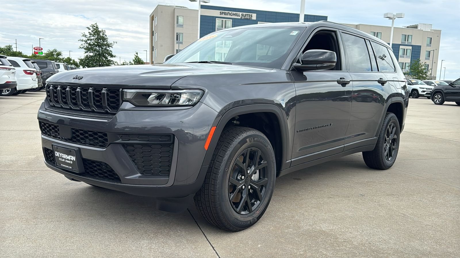 New 2026 Baltic Gray Metallic Clear-Coat Exterior Paint Jeep Altitude image 5