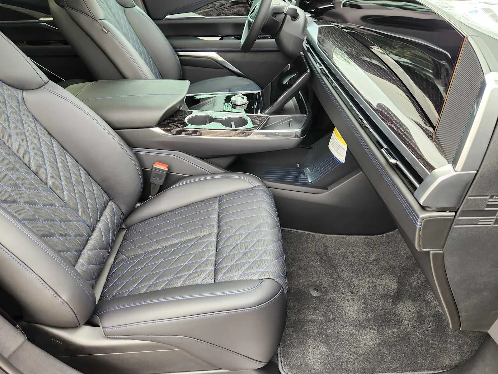 2026 Cadillac Escalade IQ Luxury - Photo 9