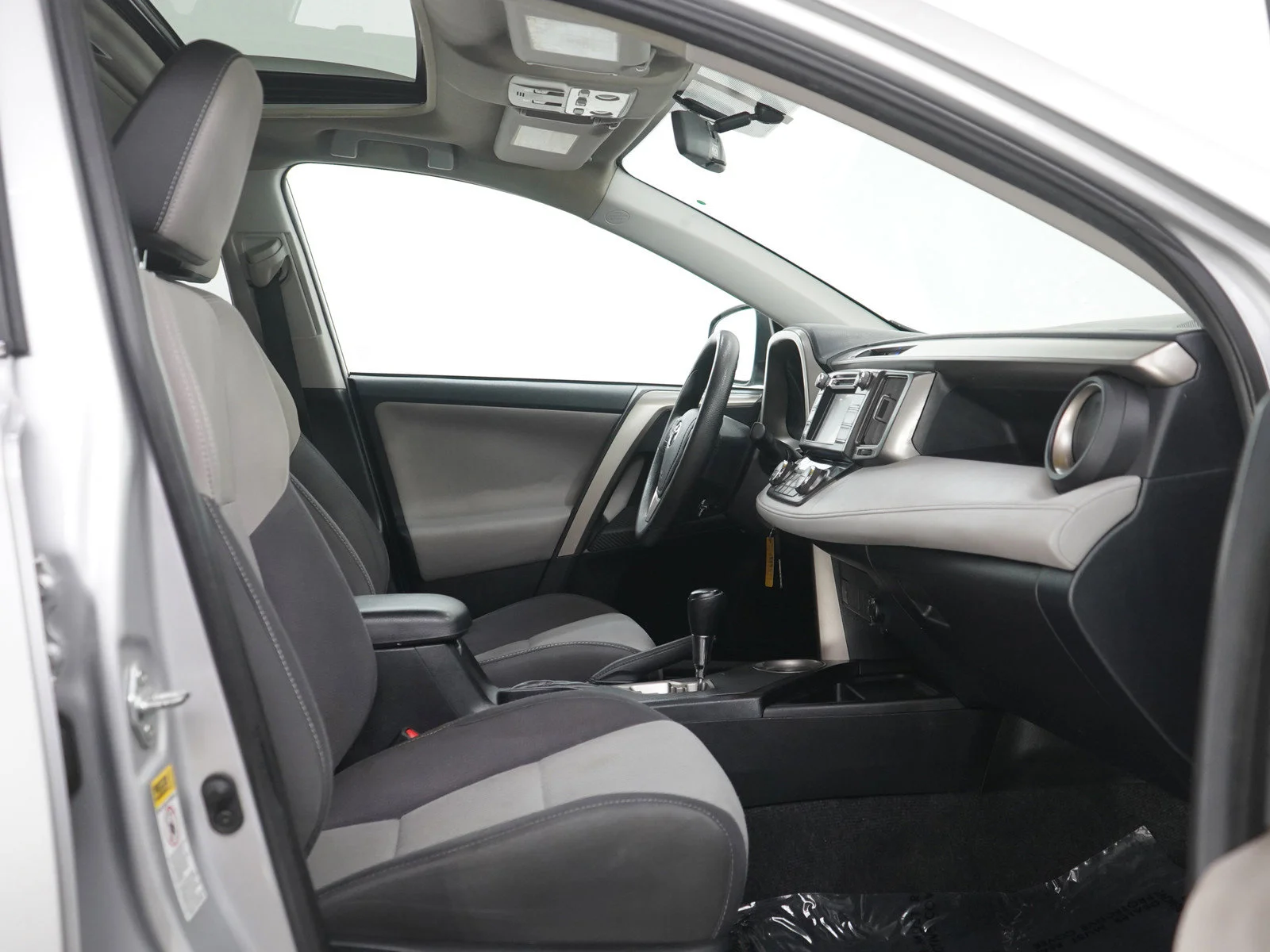 Used 2015  Toyota XLE image 11