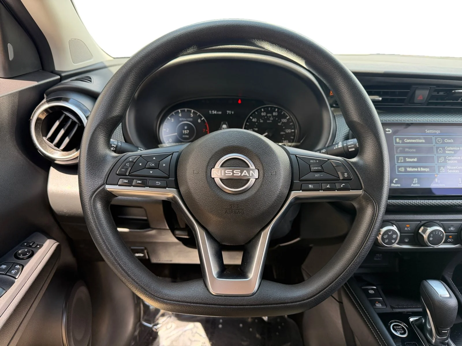 Used 2024 Aspen White Tricoat/Super Black Nissan SV image 10
