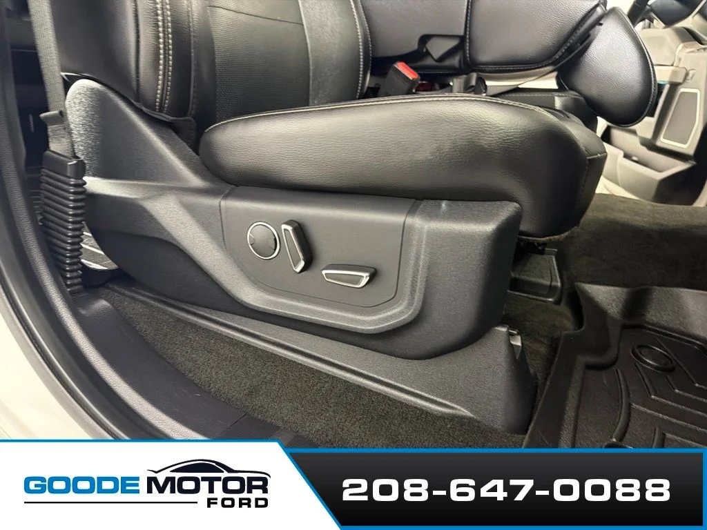 Certified Used 2017 White Platinum Clearcoat Metallic Ford Lariat image 25