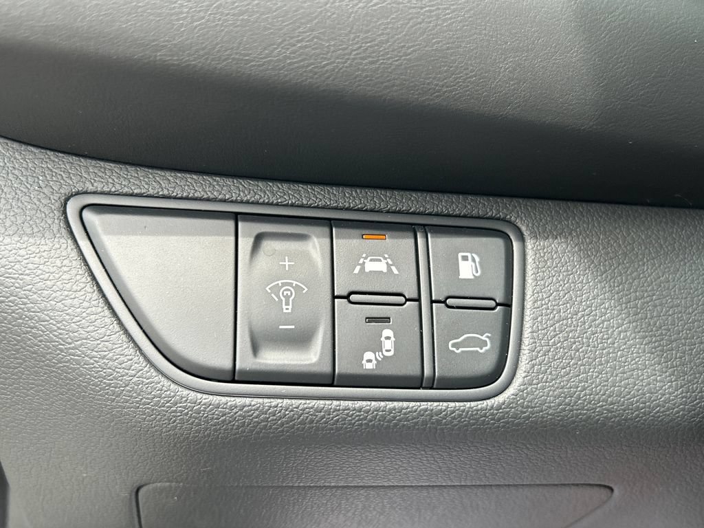 2021 GENESIS G70 Standard - Photo 21