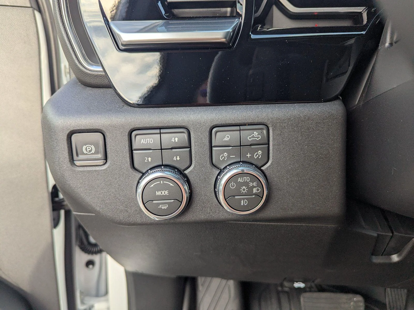 New 2026 Summit White GMC Elevation image 34