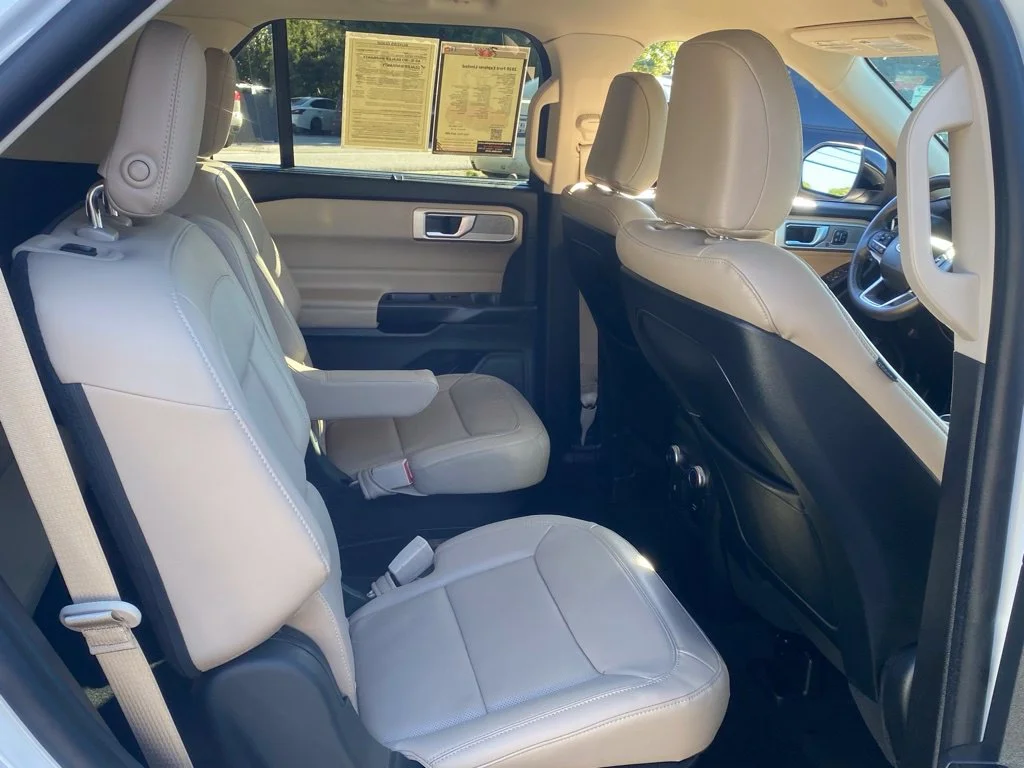Used 2020 White Ford Limited image 15