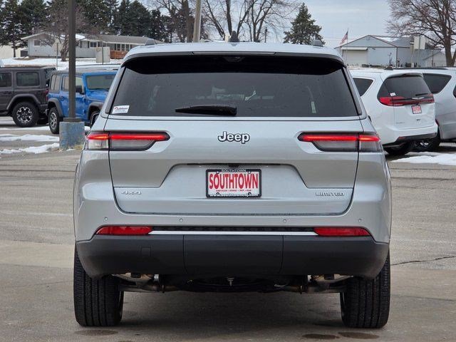 New 2026 Silver Zynith Exterior Paint Jeep Limited image 6