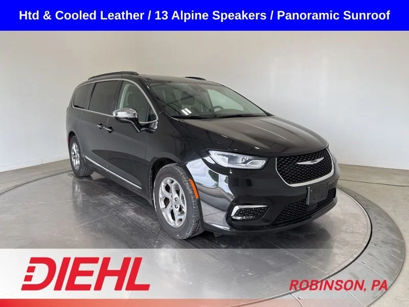 2023 Chrysler Pacifica Limited's photo