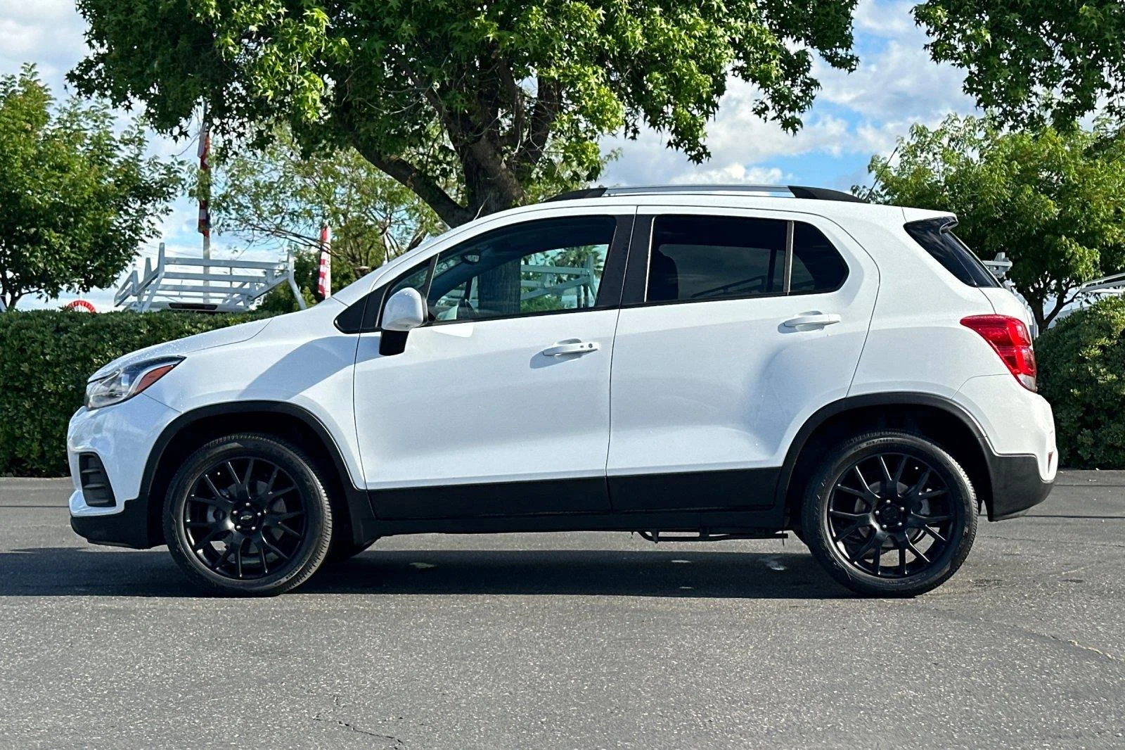 Used 2022 Summit White Chevrolet LT image 7