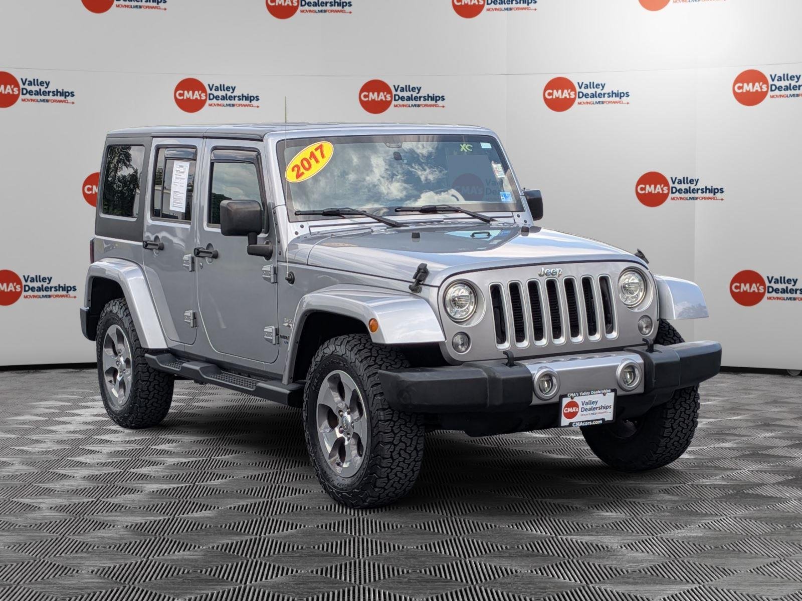 Used 2017 Billet Silver Metallic Clearcoat Jeep Sahara image 3