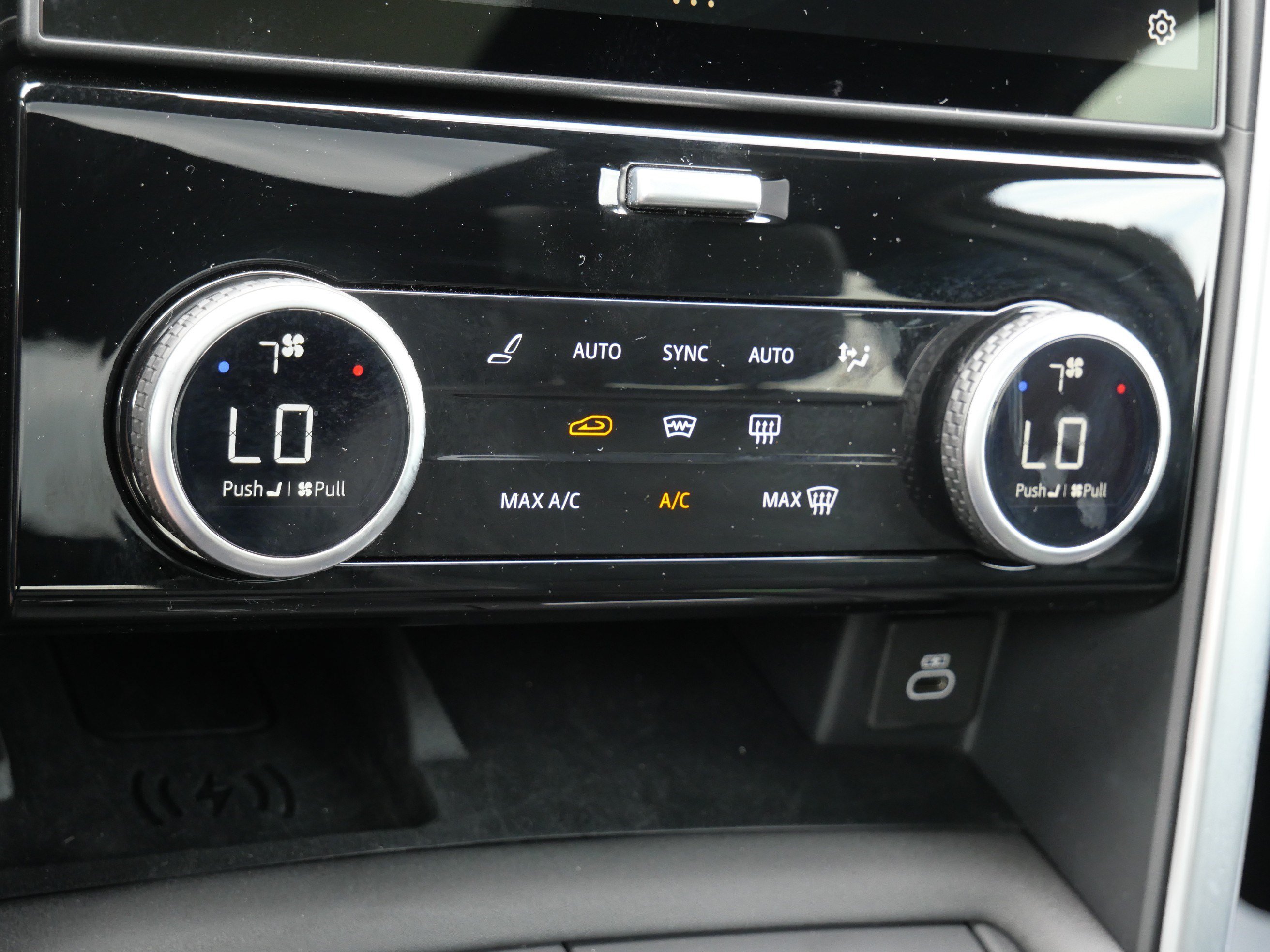 Certified Used 2025 Santorini Black Metallic Land Rover Dynamic SE image 29