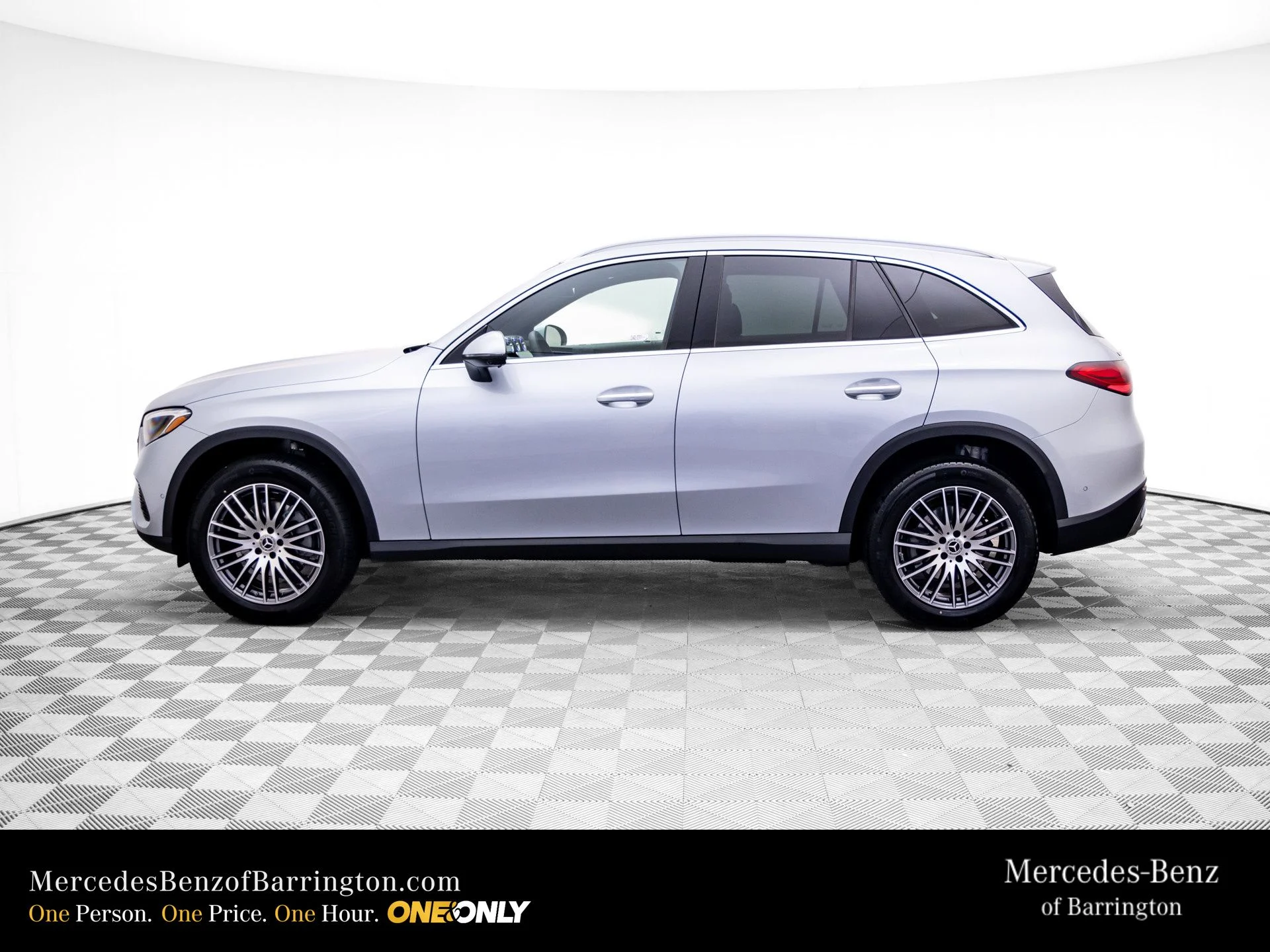 New 2026 Silver Mercedes-Benz GLC 300 image 2