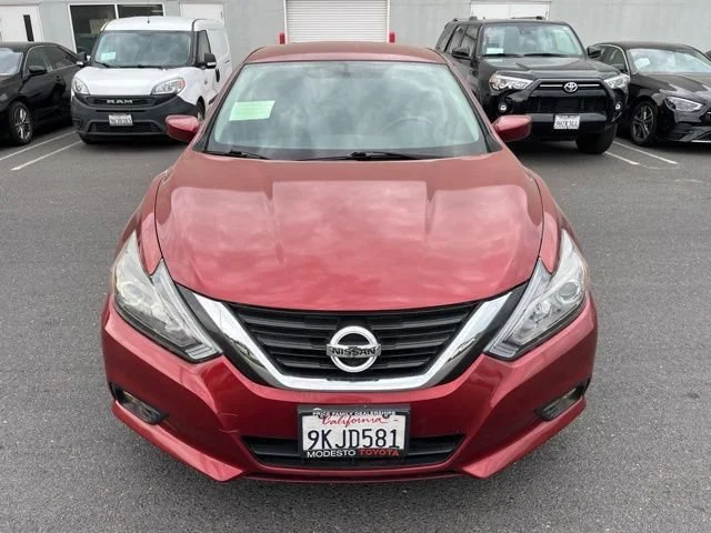 Used 2016 Cayenne Red Nissan 2.5 SV image 2