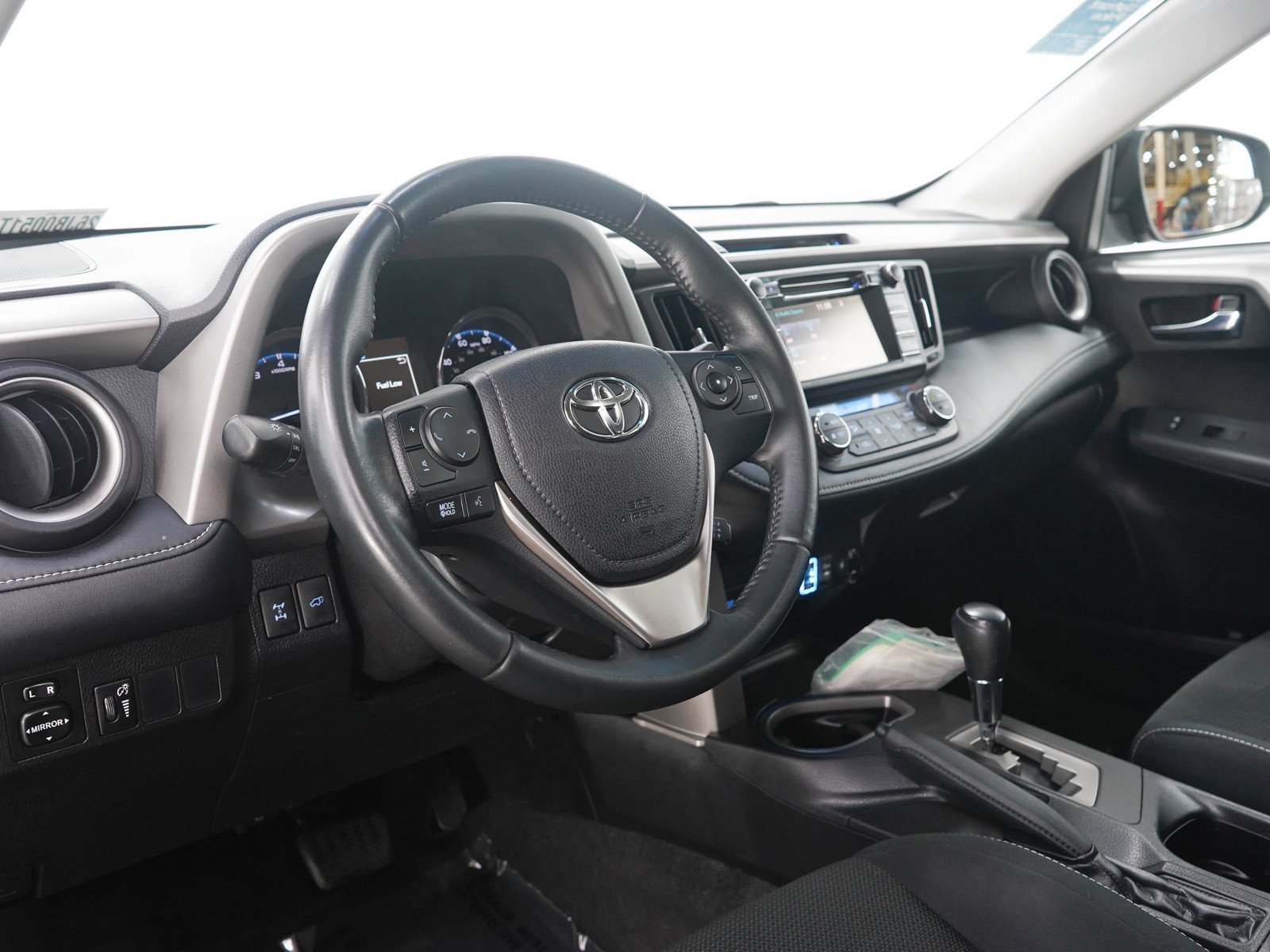 Used 2016 Black Toyota AWD 4dr XLE image 24